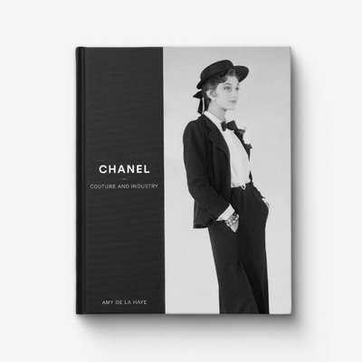 Chanel: Couture and Industry Книга