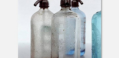 Seltzer Bottles Постер 96,5 x 122 см