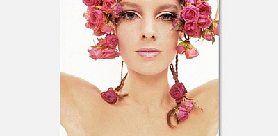 Model With Pink Roses On Her Braids Постер 81 x 122 см