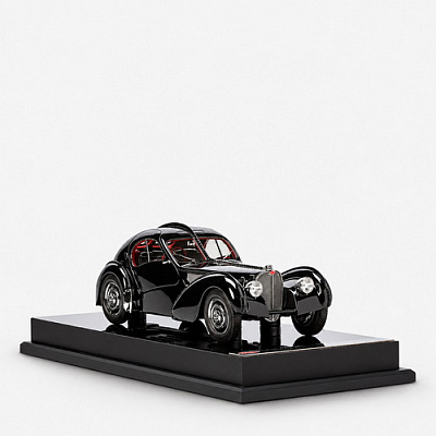 Модель автомобиля Bugatti 57SC 1:18