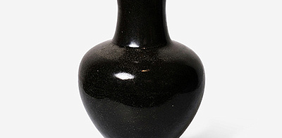 Ваза черная Ornamenta III