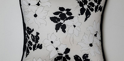 Наволочка черная Floral 45 x 45 см