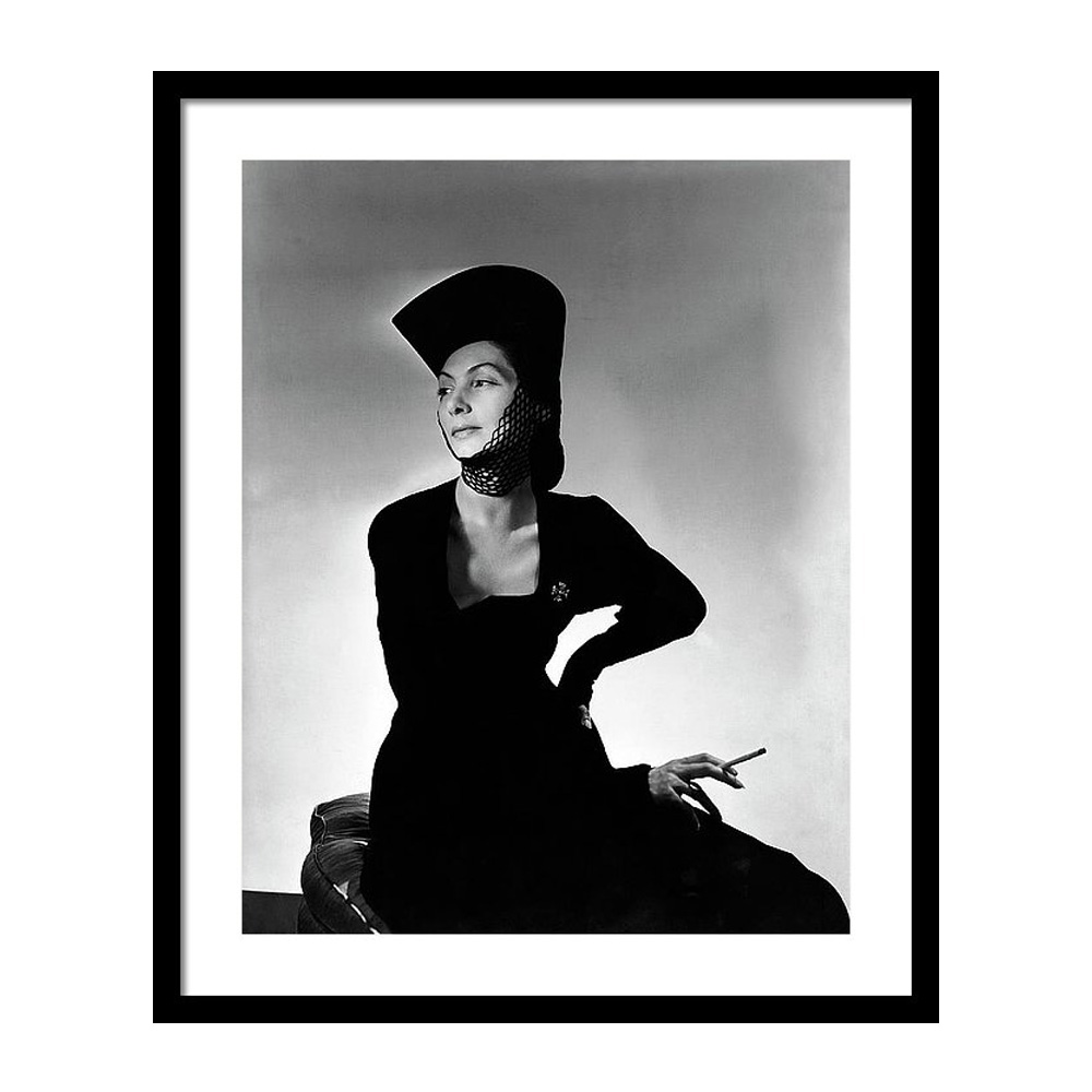 

Mademoiselle Valentina Wearing A Crusader's Hat Постер