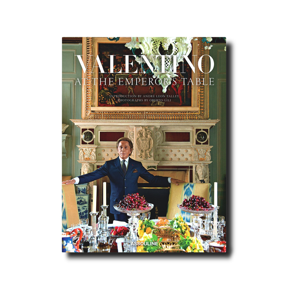 

Valentino: At the Emperor’s Table Книга