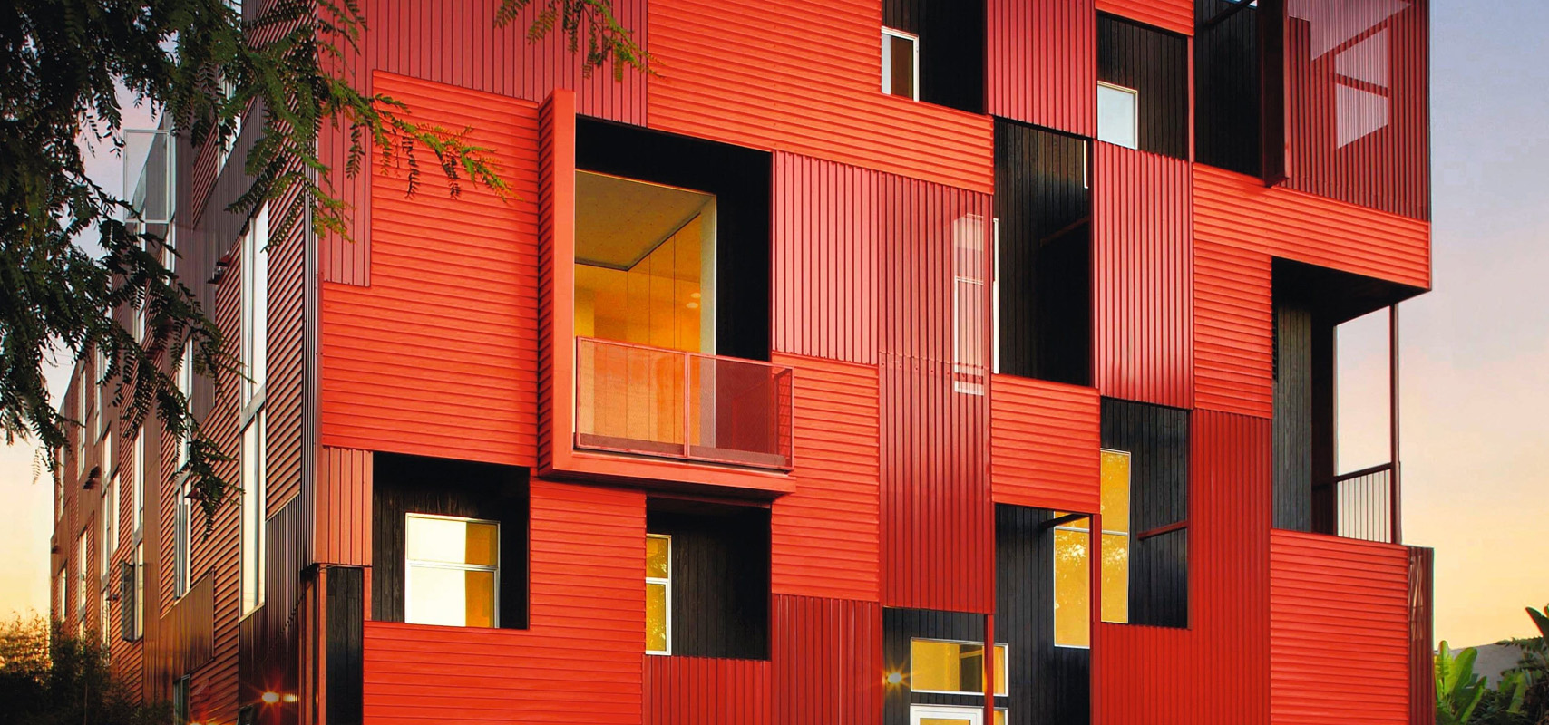 7 архитектурных шедевров в красном