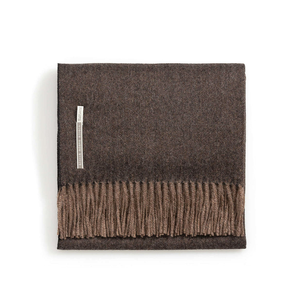 

Classic Herringbone Fudge Плед