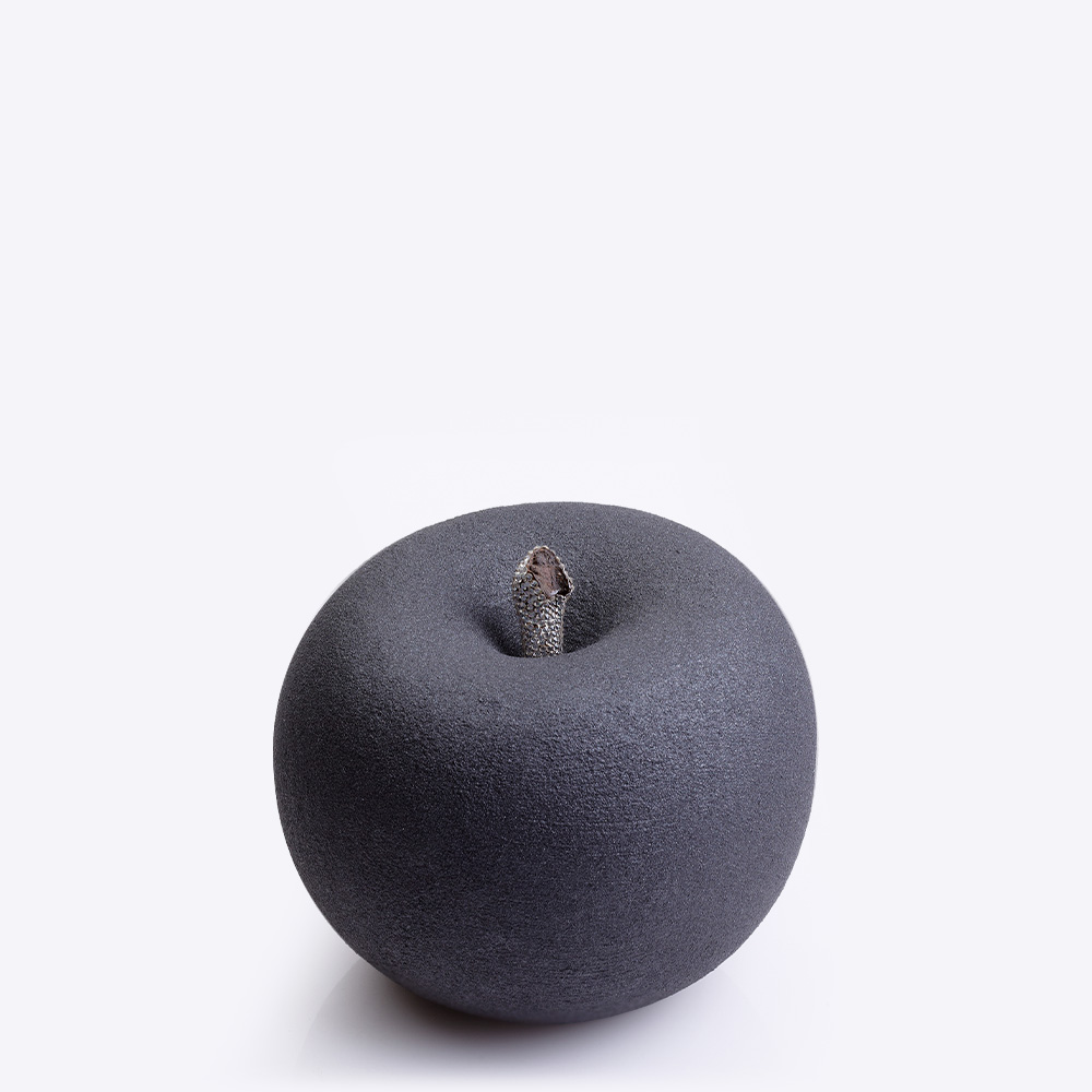 Apple Swarovski Graphite Скульптура L соковыжималка polaris pea 1031 apple