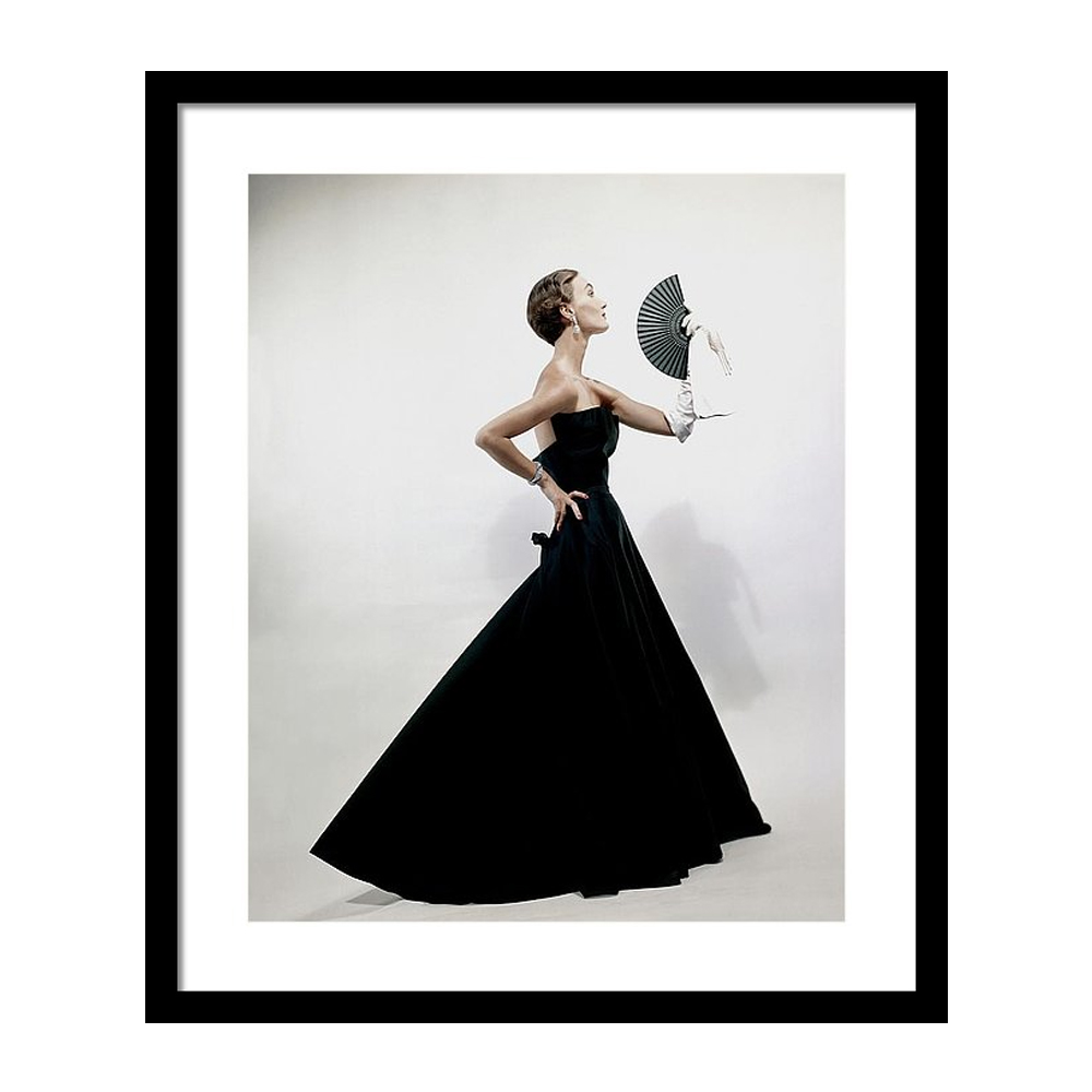 

Model Wearing a Christian Dior Dress Постер