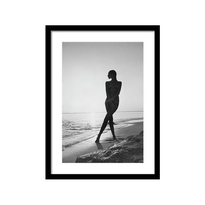 Marisa Berenson At A Beach Постер Marisa Berenson At A Beach Постер