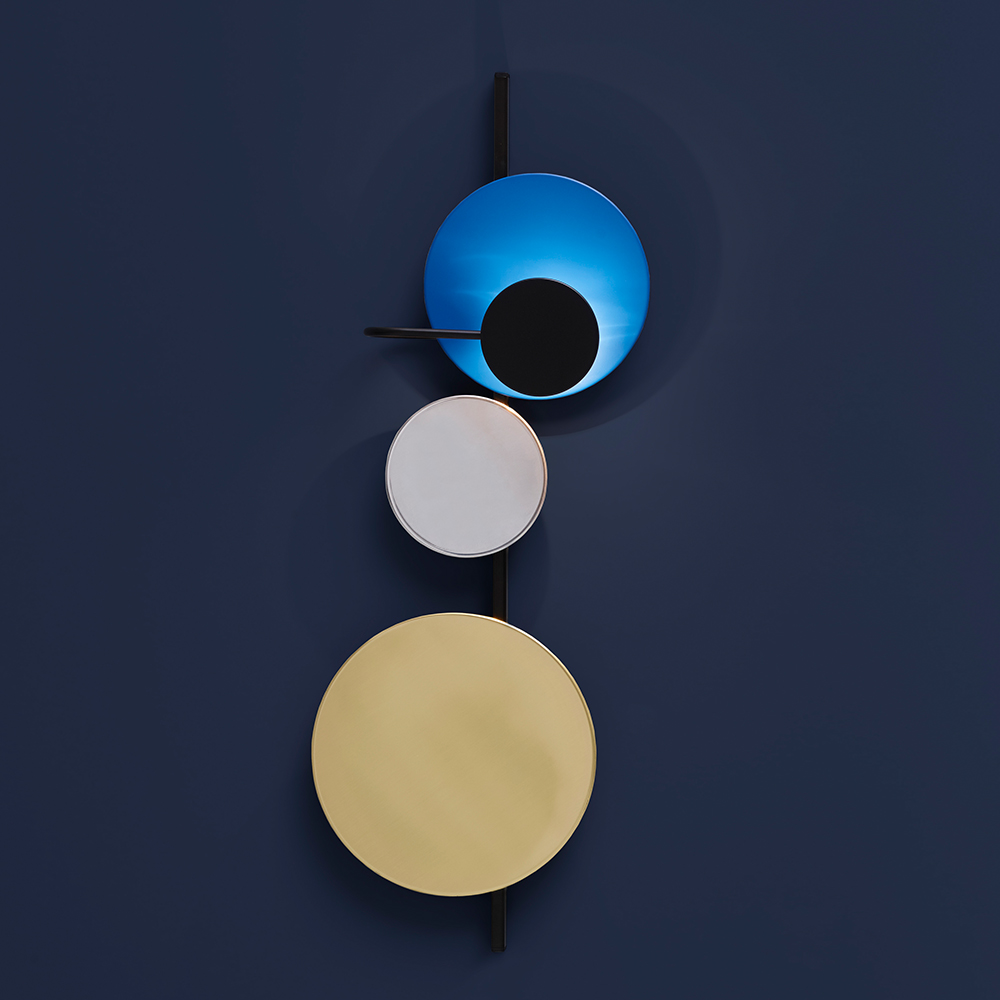 Planet Lamp Electric Blue Настенный светильник от Galerie46