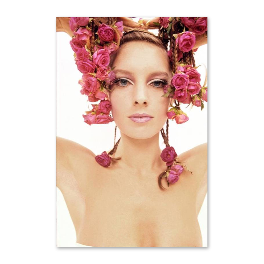 Model With Pink Roses On Her Braids Постер 81 x 122 см волосы тресс для кукол