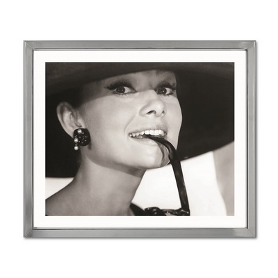 Audrey Hepburn Glasses Постер Audrey Hepburn Glasses Постер