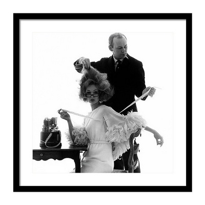 Hairstylist Kenneth Holding the Hair of a Model Постер Hairstylist Kenneth Holding the Hair of a Model Постер