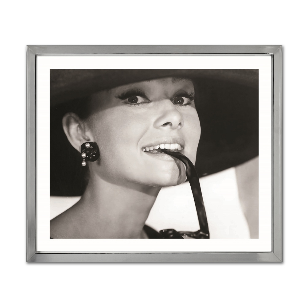 

Audrey Hepburn Glasses Постер