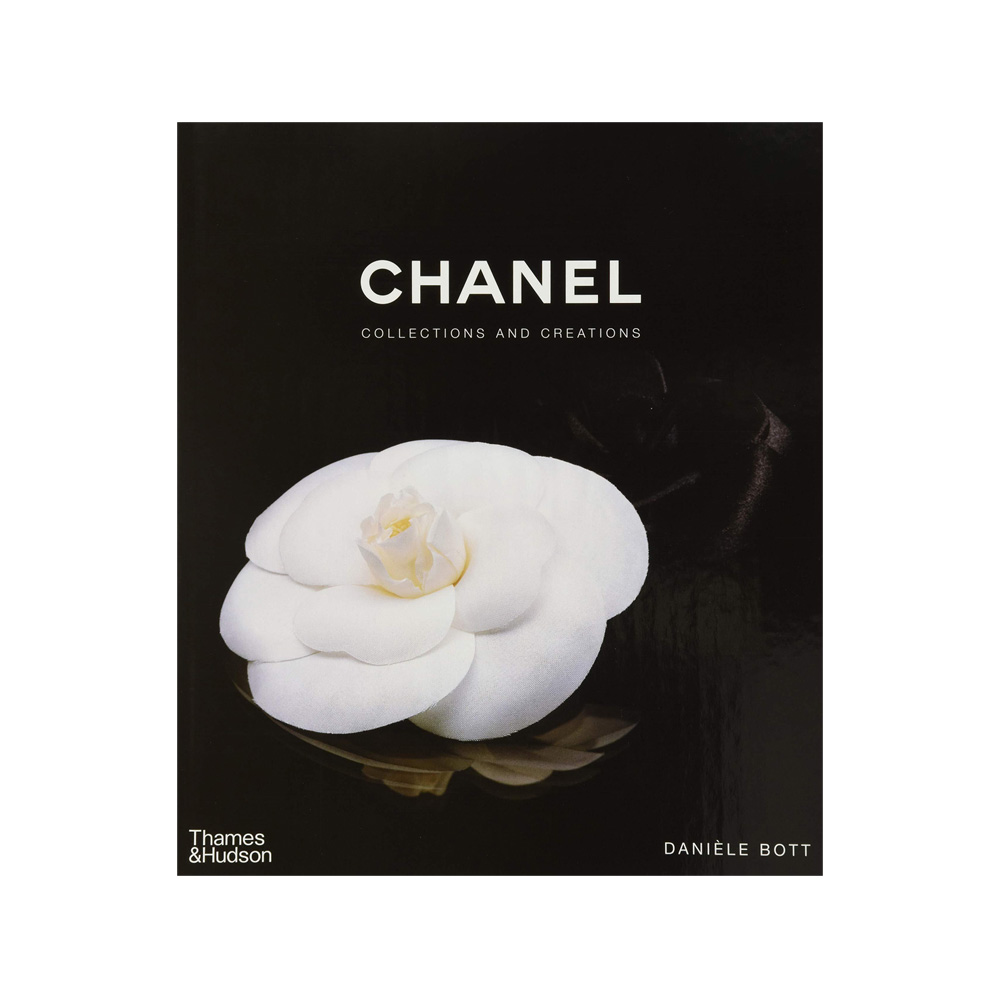 

Chanel: Collections and Creations Книга