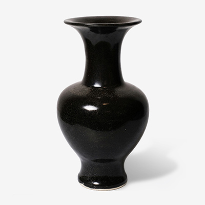 Ваза черная Ornamenta III