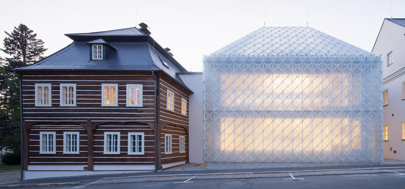 Пропуская свет: 10 «прозрачных» зданий