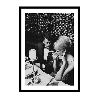Glamorous 1960s Couple Dining Постер Glamorous 1960s Couple Dining Постер