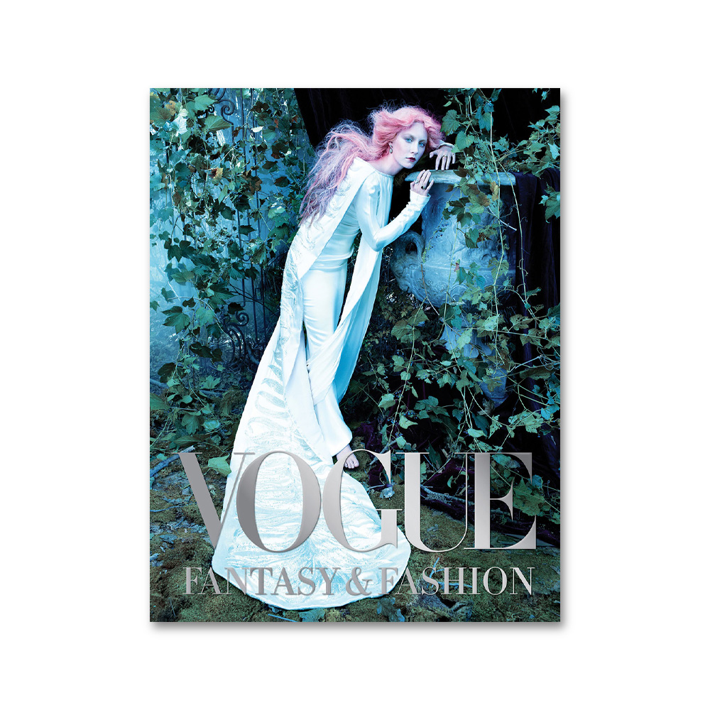Vogue: Fantasy & Fashion Книга wonderland annie leibovitz книга