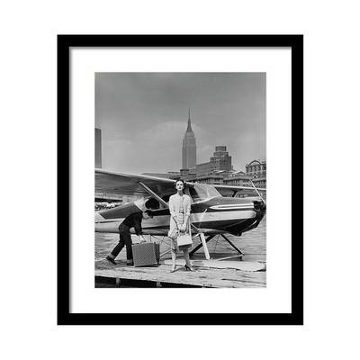Lucille Cahart with Small Plane in NYC Постер Lucille Cahart with Small Plane in NYC Постер
