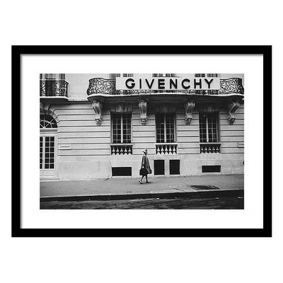Isabel O'donnell in Front of Givenchy Постер Isabel O'donnell in Front of Givenchy Постер