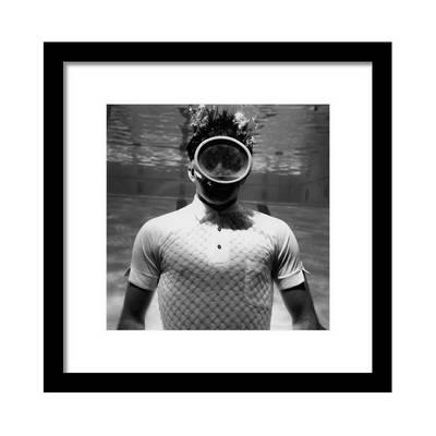 Male Model Underwater in a Pool with a Scuba Постер Male Model Underwater in a Pool with a Scuba Постер